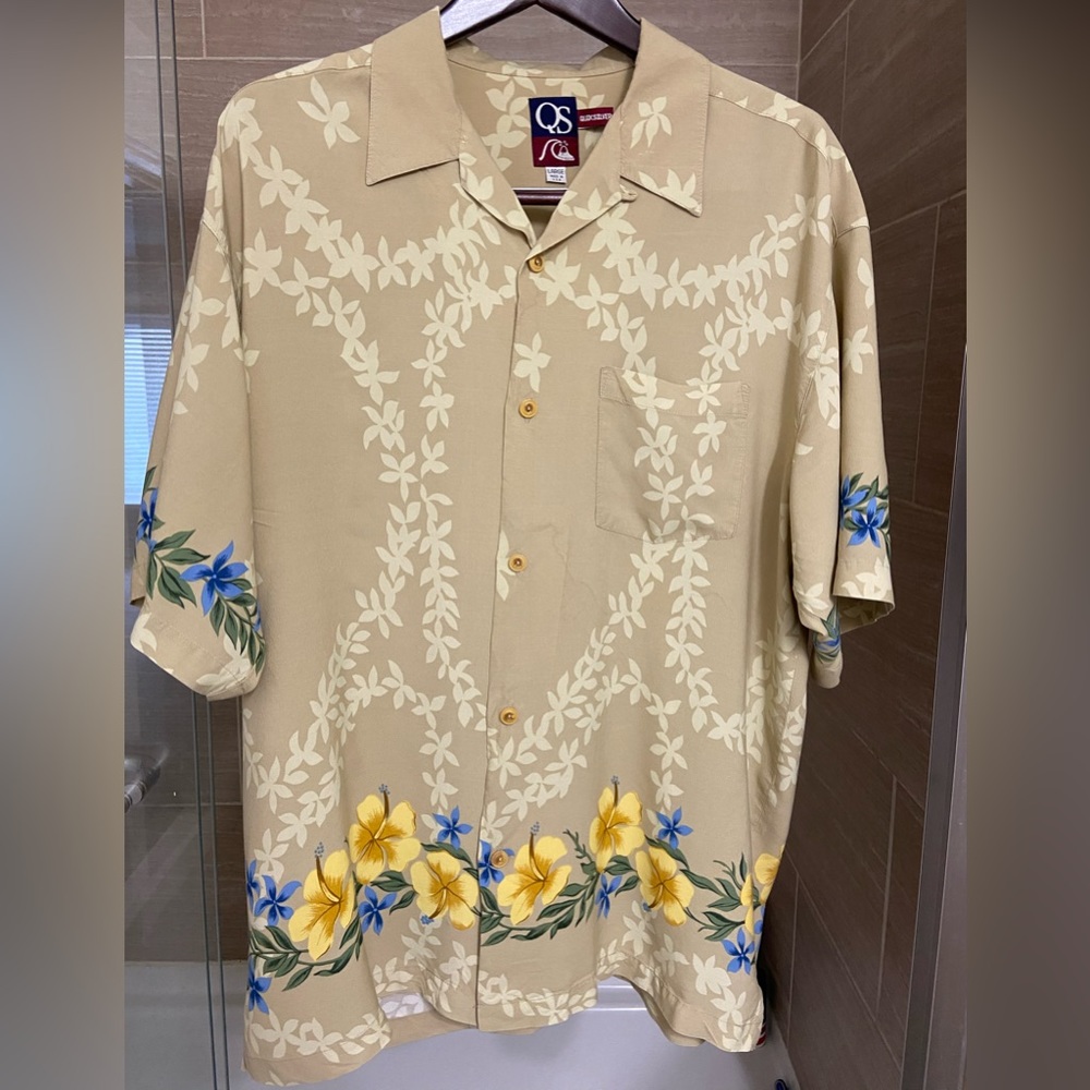 VINTAGE Quicksilver Size L Made in U.S.A. Short Sleeve Button Up Hawaiian Shirt